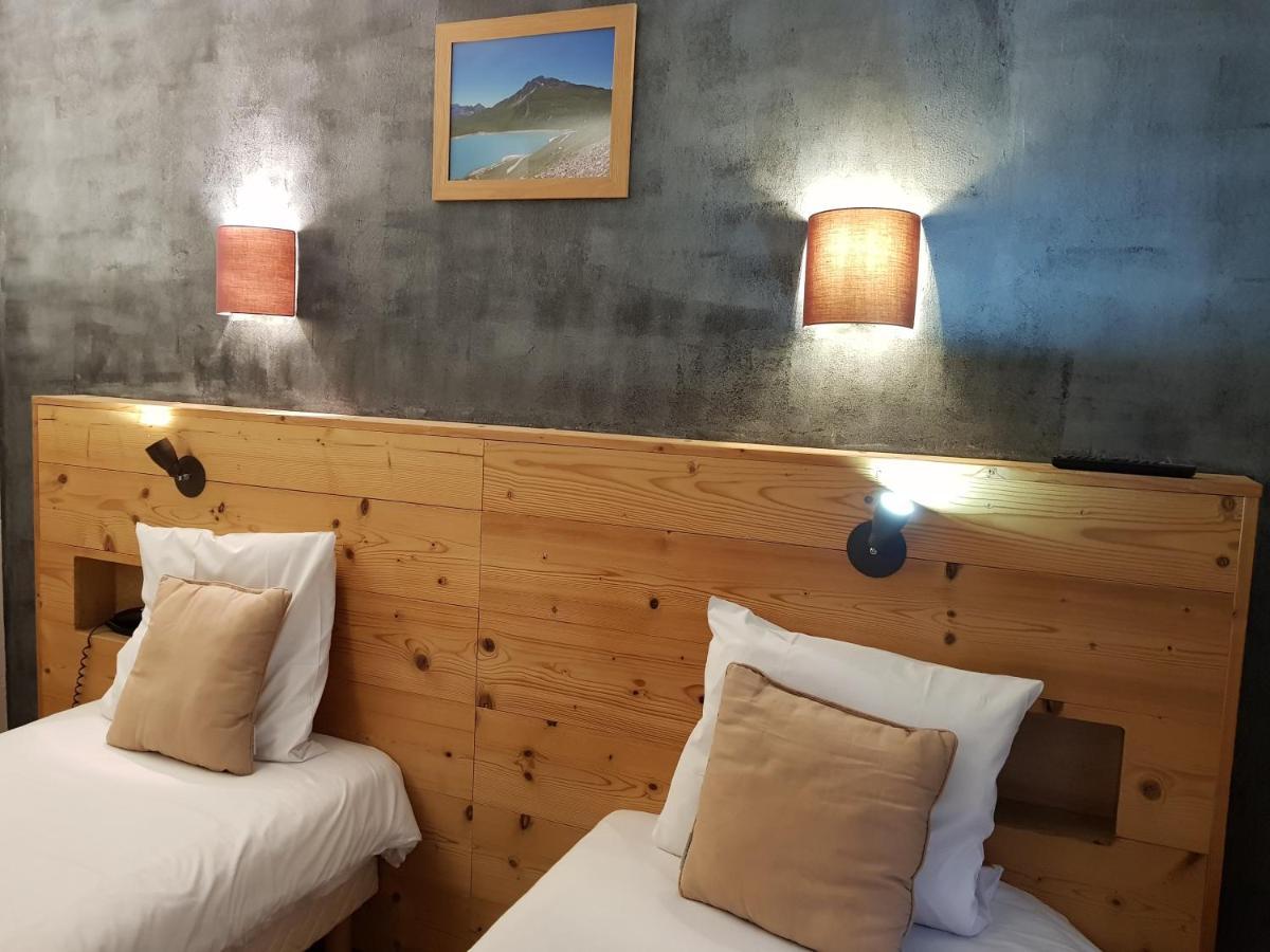 Savoy & Restaurant Hotel
